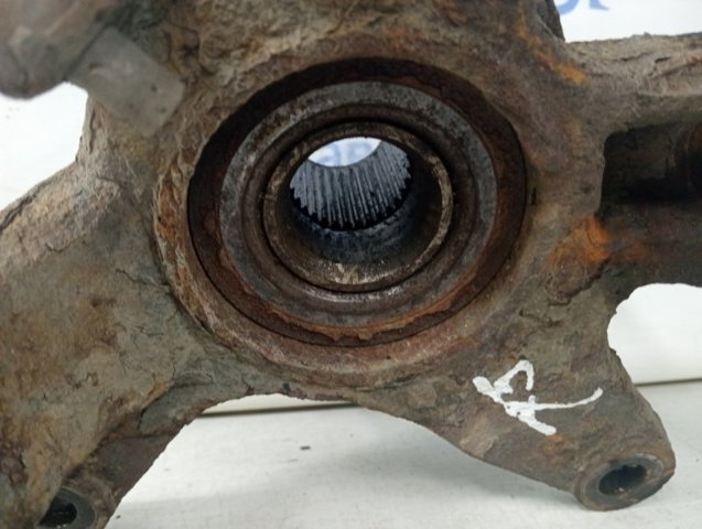 Цапфа поворотного кулака L20633020A MAZDA