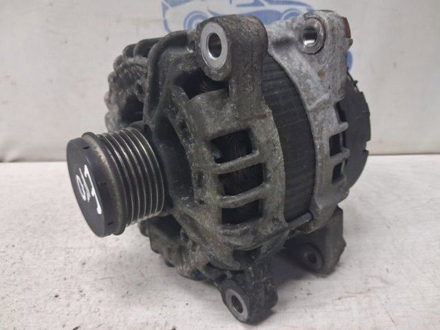 Автомобильный генератор LR047579 LAND ROVER