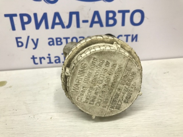 Бачок главного тормозного цилиндра (тормозной жидкости) Митсубиси Паджеро SPORT 1