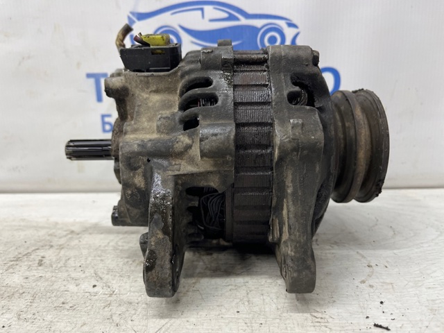 Автомобильный генератор MD366052 MITSUBISHI