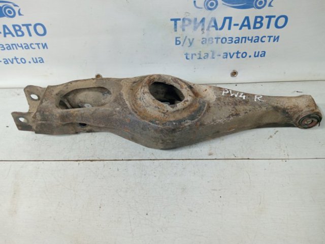 Балансир задний нижний, левый MN125433 MITSUBISHI