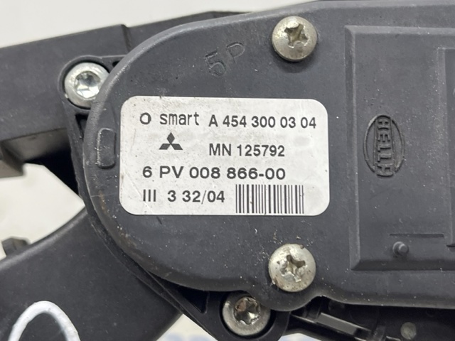 MN125792 Педаль газа купить Черкассы