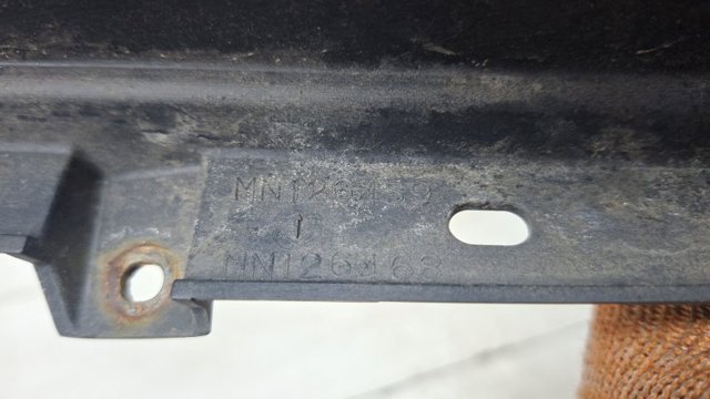 Решетка на бампер MN126459 MITSUBISHI