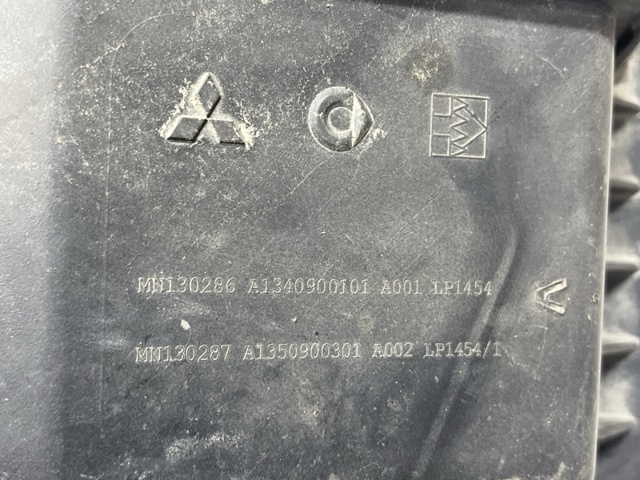 MN130292 MITSUBISHI Корпус воздушного фильтра, нижняя часть купить в Львов