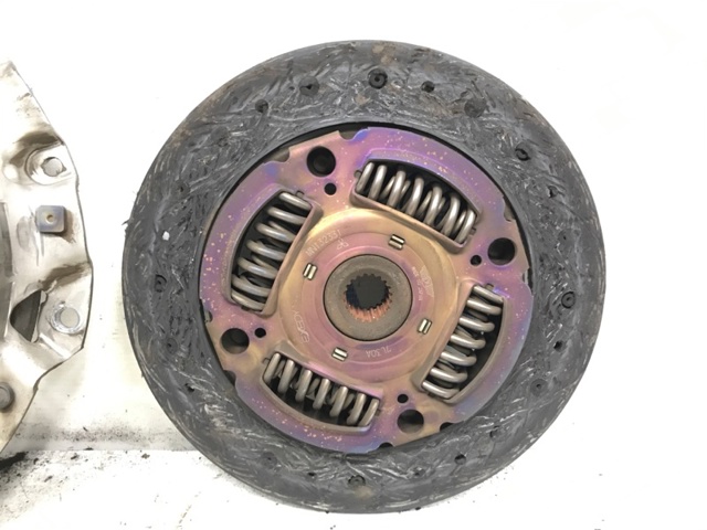 Лепестковая корзина сцепления MN132330 MITSUBISHI
