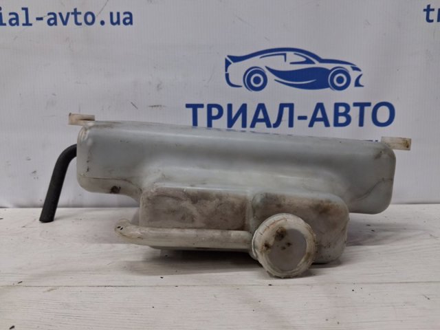 Бачок системы охлаждения двигателя расширительный MN135072 MITSUBISHI