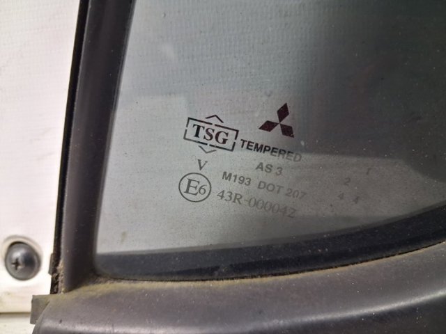 MN136793 MITSUBISHI Стекло-форточка двери задней левой купить в Одесса