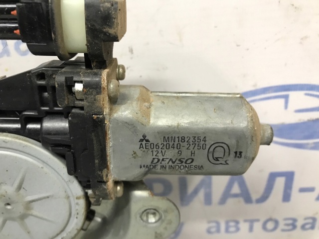Механизм стеклоподъемника двери задней, левой MN182403 MITSUBISHI