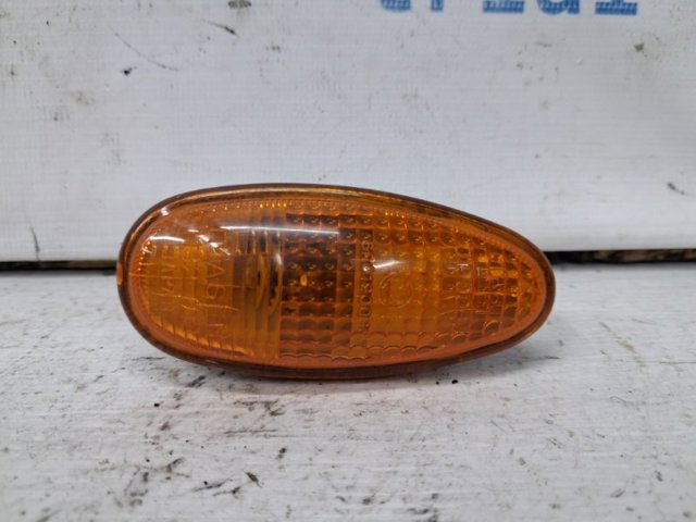 Повторитель поворота в крыло MR109488 MITSUBISHI