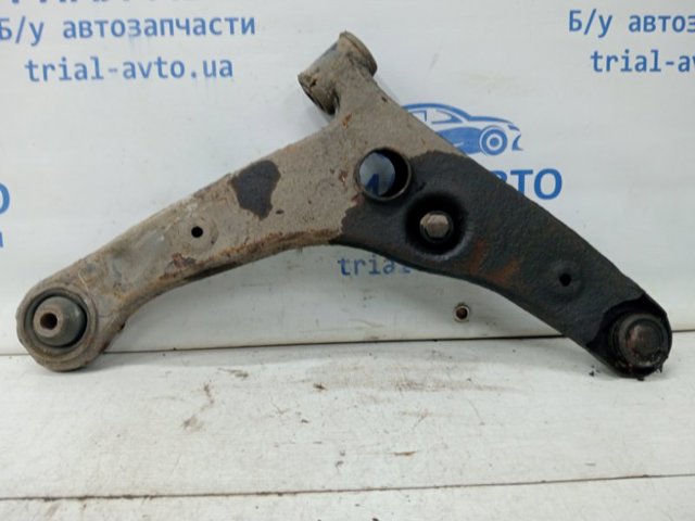 Рычаг передней подвески нижний левый Mitsubishi Lancer IX