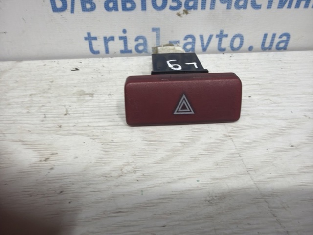 Кнопка включения аварийного сигнала Mitsubishi Lancer 9