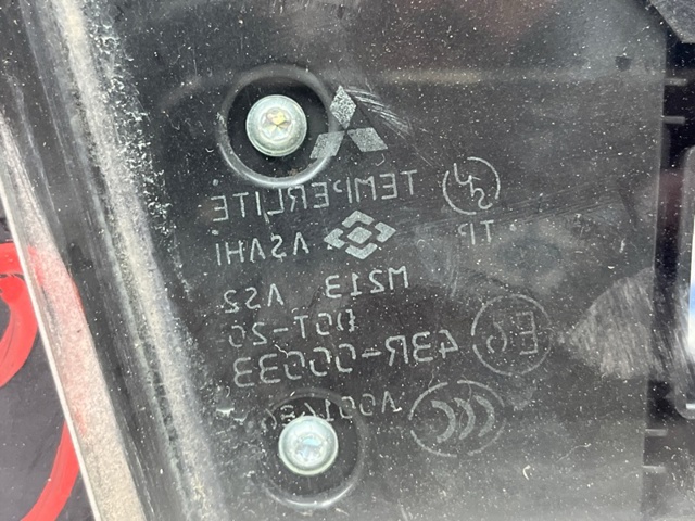 Стекло пассажирской двери MR436974 MITSUBISHI