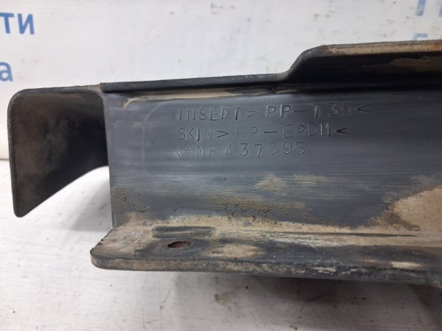 MR437595 MITSUBISHI Брызговик передний левый купить в Николаев