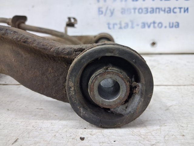 Рычаг передней подвески верхний правый Митсубиси Паджеро 3