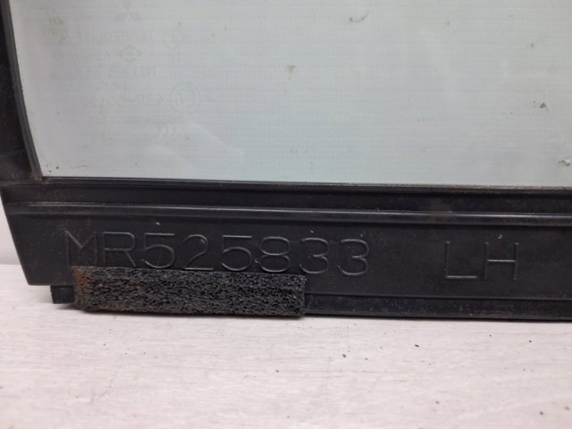 Уголок задней левой двери MR525825 MITSUBISHI