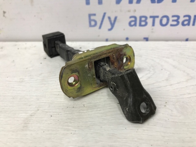 Ограничитель двери передний Митсубиси Аутлендер 1