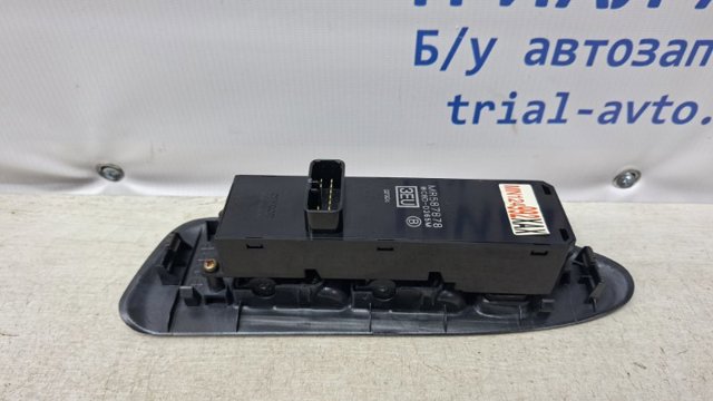 MR587878 Кнопочный блок управления стеклоподъемником передний левый купить Ирпень
