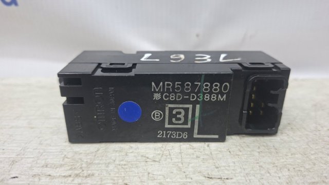 MITSUBISHI MR587880 Кнопочный блок управления стеклоподъемником задний левый в наличии Павлоград