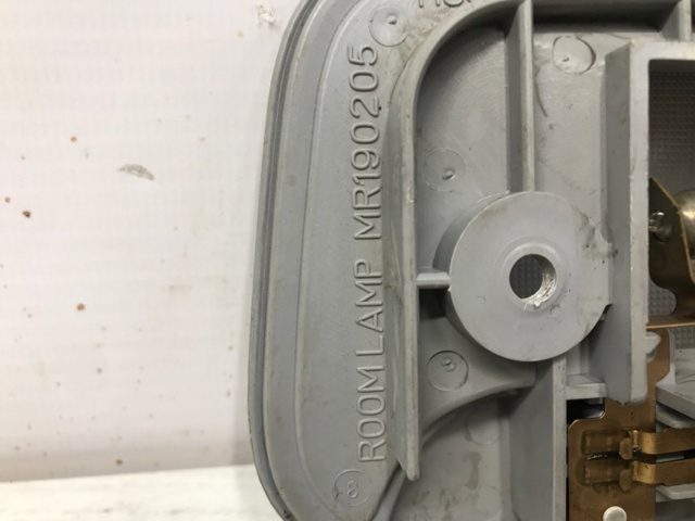 MITSUBISHI MR748283 Плафон освещения салона (кабины) задний в наличии Чернигов