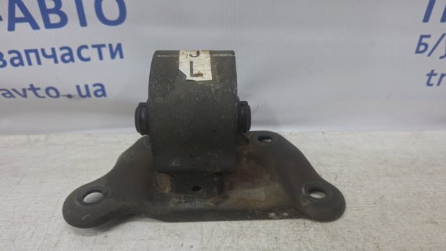 Подушка (опора) двигателя, левая передняя MR961540 MITSUBISHI