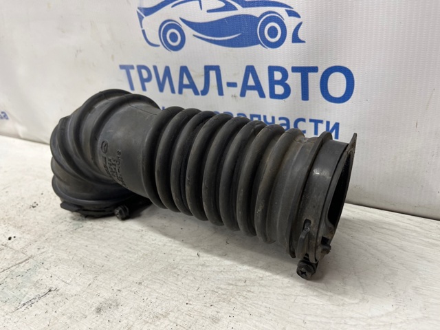 SH0113221 MAZDA Патрубок воздушный, выход воздушного фильтра купить в Черкассы