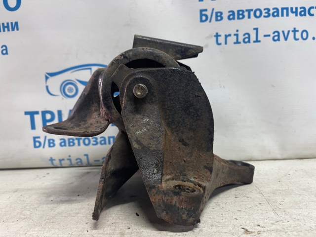 Подушка (опора) двигателя, левая TD1139070 MAZDA