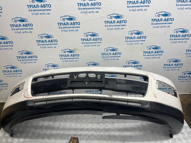 MAZDA TD1150031GAA Передний бампер в наличии Черновцы