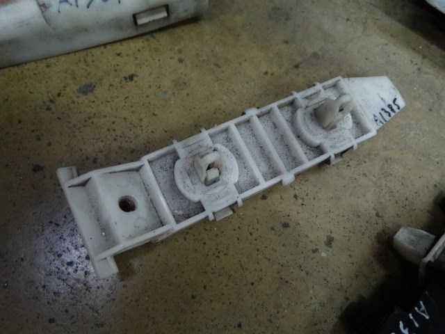 7173165J00000 Кронштейн бампера переднего купить Полтава