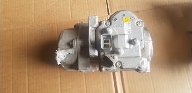 Компрессор системы кондиционирования 0422000533 TOYOTA