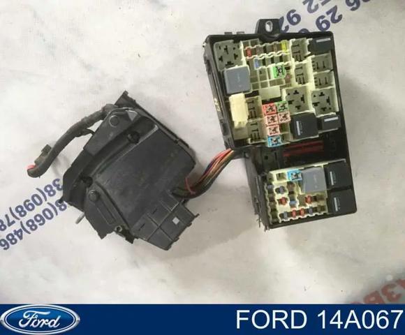 Блок предохранителей и реле 14A067 FORD