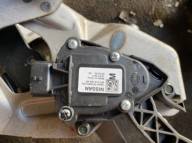 Педали газа 18002DF30B NISSAN