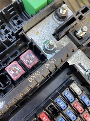 Панель предохранителей 1898009600 HYUNDAI