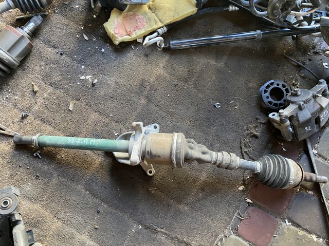 Полуось передняя, правая 391004BE0B NISSAN