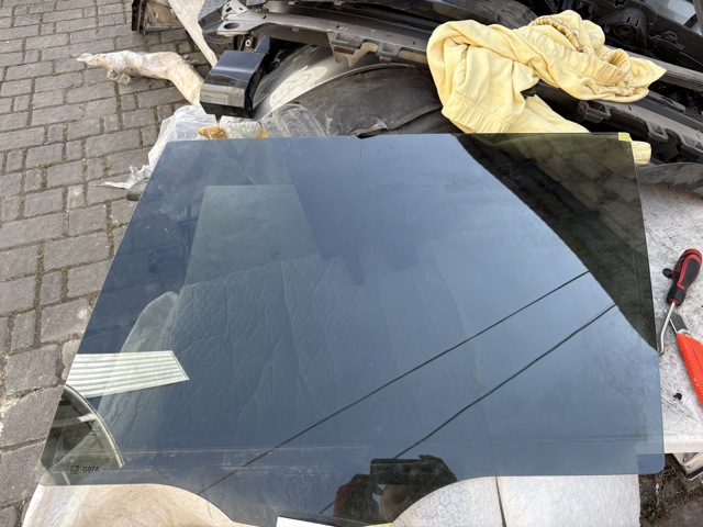 BMW 51357388831 Стекло двери задней левой в наличии Черновцы