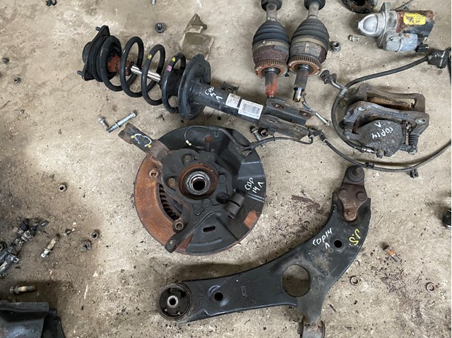 Цапфа поворотная левая 517152P500 HYUNDAI