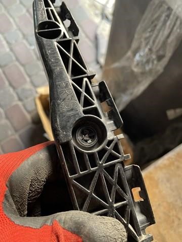 Крепление бамера правое 5215542010 TOYOTA