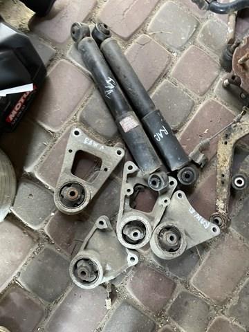 Траверса заднего редуктора, правая 5238042110 TOYOTA