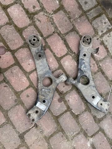 Левый рычаг передней нижней подвески 545002W000 HYUNDAI