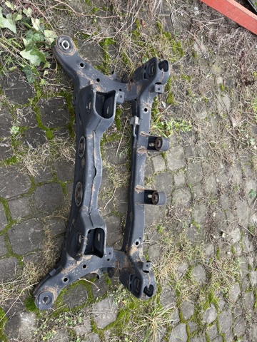 Балка задней подвески, подрамник 554054Z100 HYUNDAI