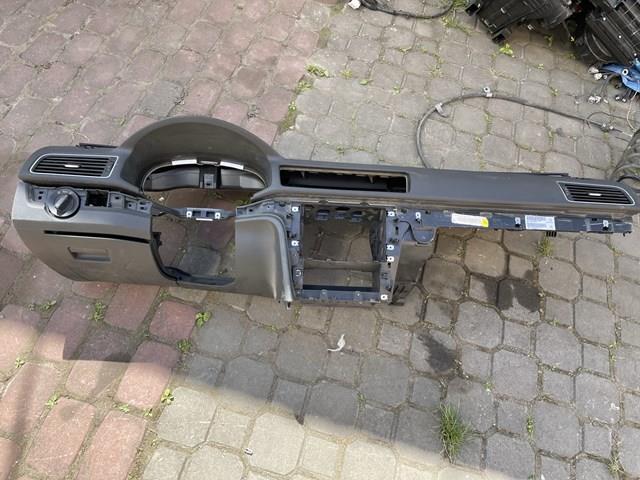 Панель приборная торпеды 561857003L VAG