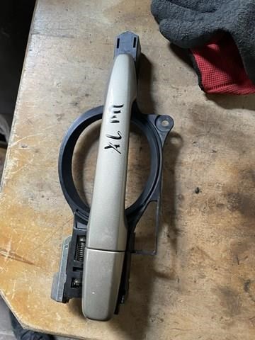 Ручка правой двери наружная 5716A014RA MITSUBISHI