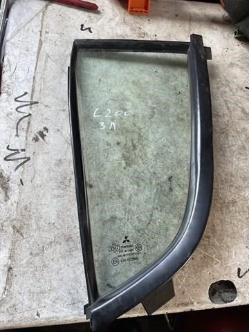 Форточка двери треугольник, задней, левой 5740A205 MITSUBISHI
