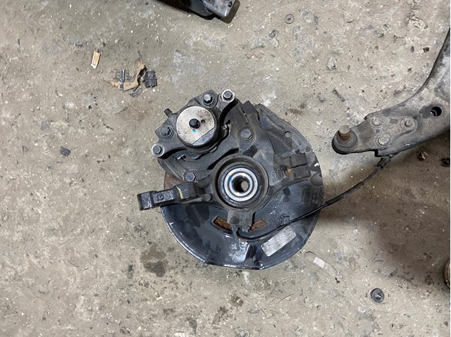 Суппорт тормозной передний правый 581303Q500 HYUNDAI