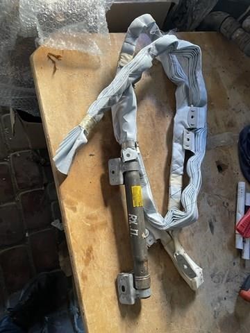 Левая шторка безопасности 621800E011 TOYOTA