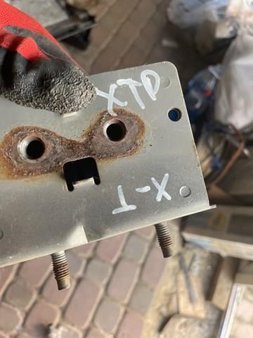 Кронштейн усилителя переднего бампера 622108H700 NISSAN