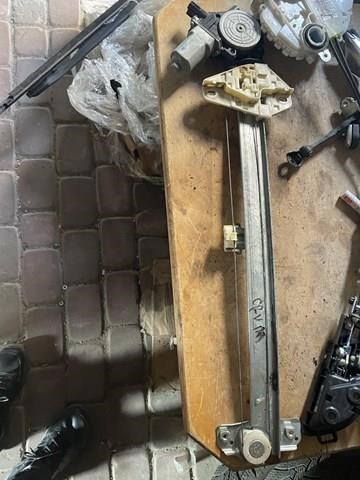 Стеклоподъемник передней правой двери 72210SWYE01 HONDA
