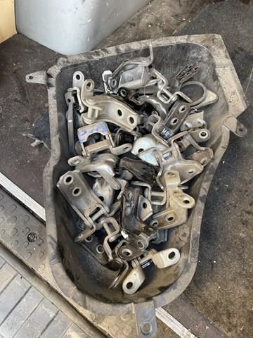 Петля передней двери правая 793202B010 HYUNDAI