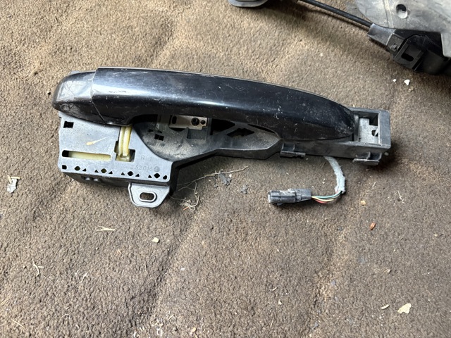 Держатель наружной ручки двери, правых дверей 806068026R RENAULT