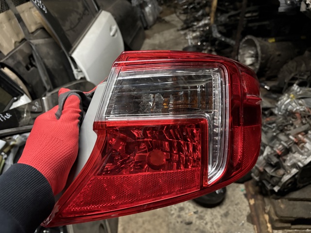 Фара задняя правая внешняя 8155006470 TOYOTA