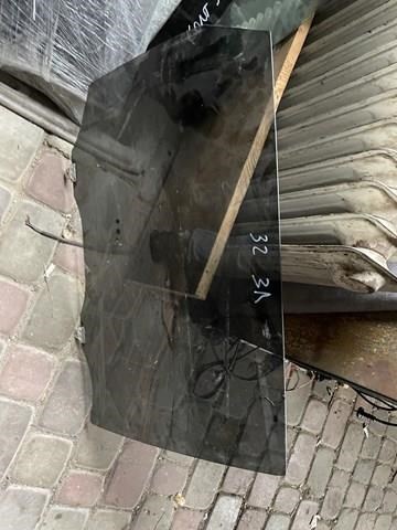 Стекло задней двери, левой 823014CA0B NISSAN